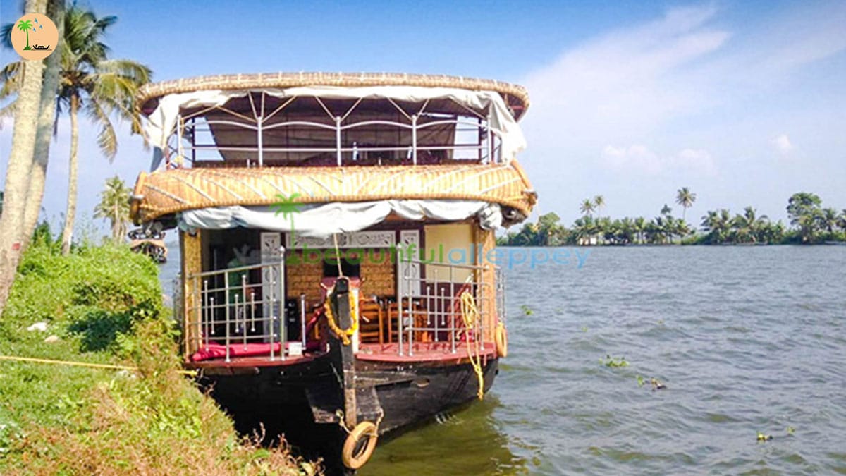 2 Bedroom Deluxe Houseboat with Upper Deck Hbcode: VIG02