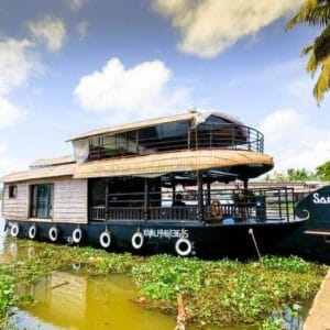 One Bedroom Deluxe Houseboat with Upper Deck Code: SAR01