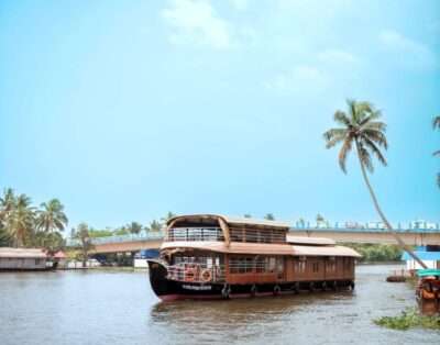 Two Bedroom Premium Houseboat with upper deck Hbcode: GAL02