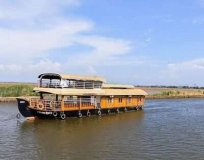 Two Bedroom Premium Houseboat with upper deck Hbcode: GAL02