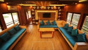 4 bedroom luxury houseboat